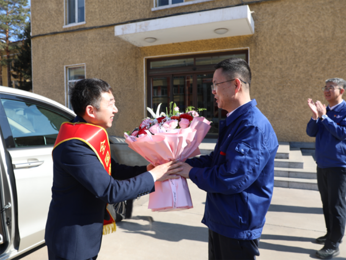 载誉归来！中国一重举行全国劳动模范欢迎仪式